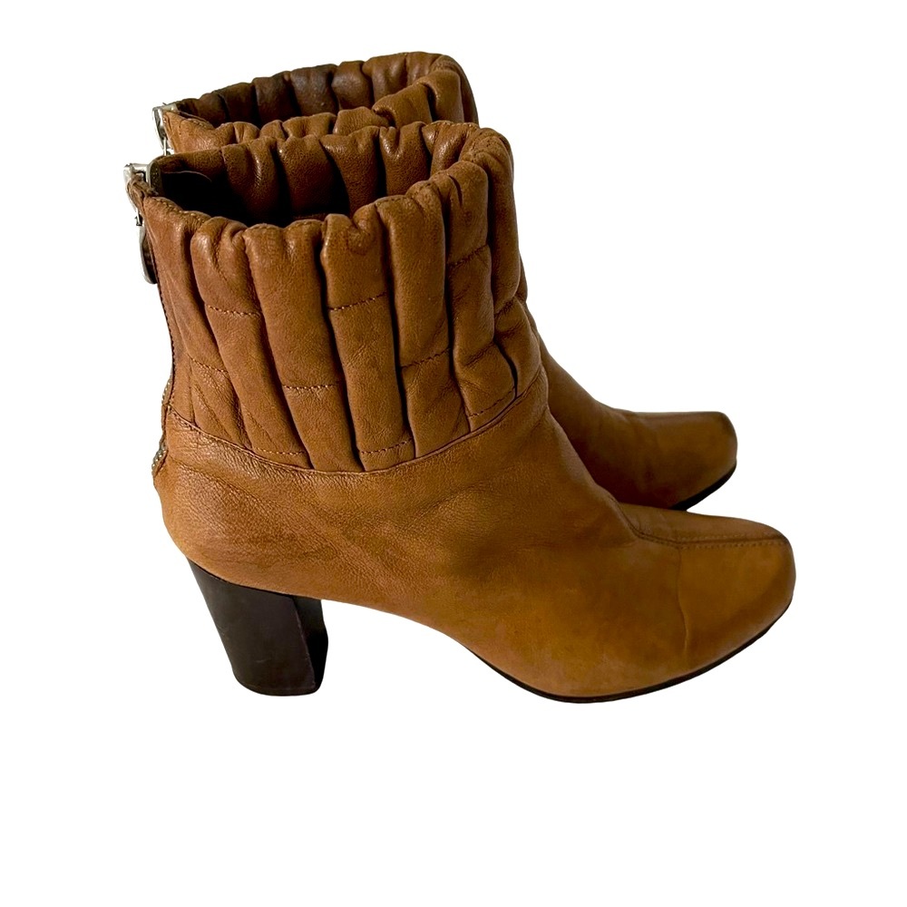 Stefi Talman Soft Brown Leather Ankle Bootie Boots. 35.5 US 5